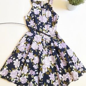 Onze shop - Floral fit and flare dress with belt